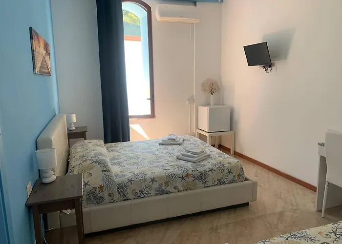 לינה וארוחת בוקר Borgomarino's